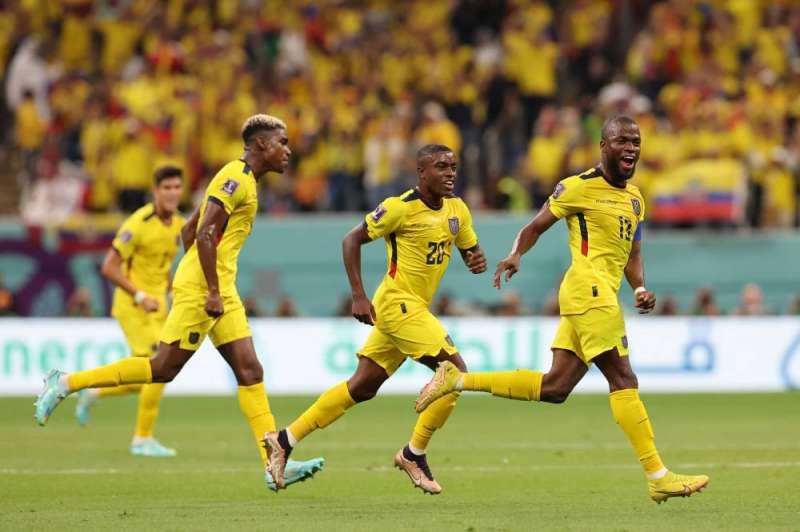 منتخب الإكوادور يفتتح كأس العالم بالفوز على قطر