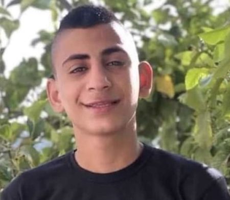 استشهاد الطفل عمر الخمور ضمن حملة مداهمات شنها جيش العدو بالضفة الغربية صباح اليوم الاثنين