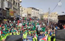 آلاف الأردنيين يشاركون في مسيرة حاشدة وسط عمّان، بعد صلاة الجمعة، نصرةً لمخيم جنين وتضامناً مع القدس والأقصى