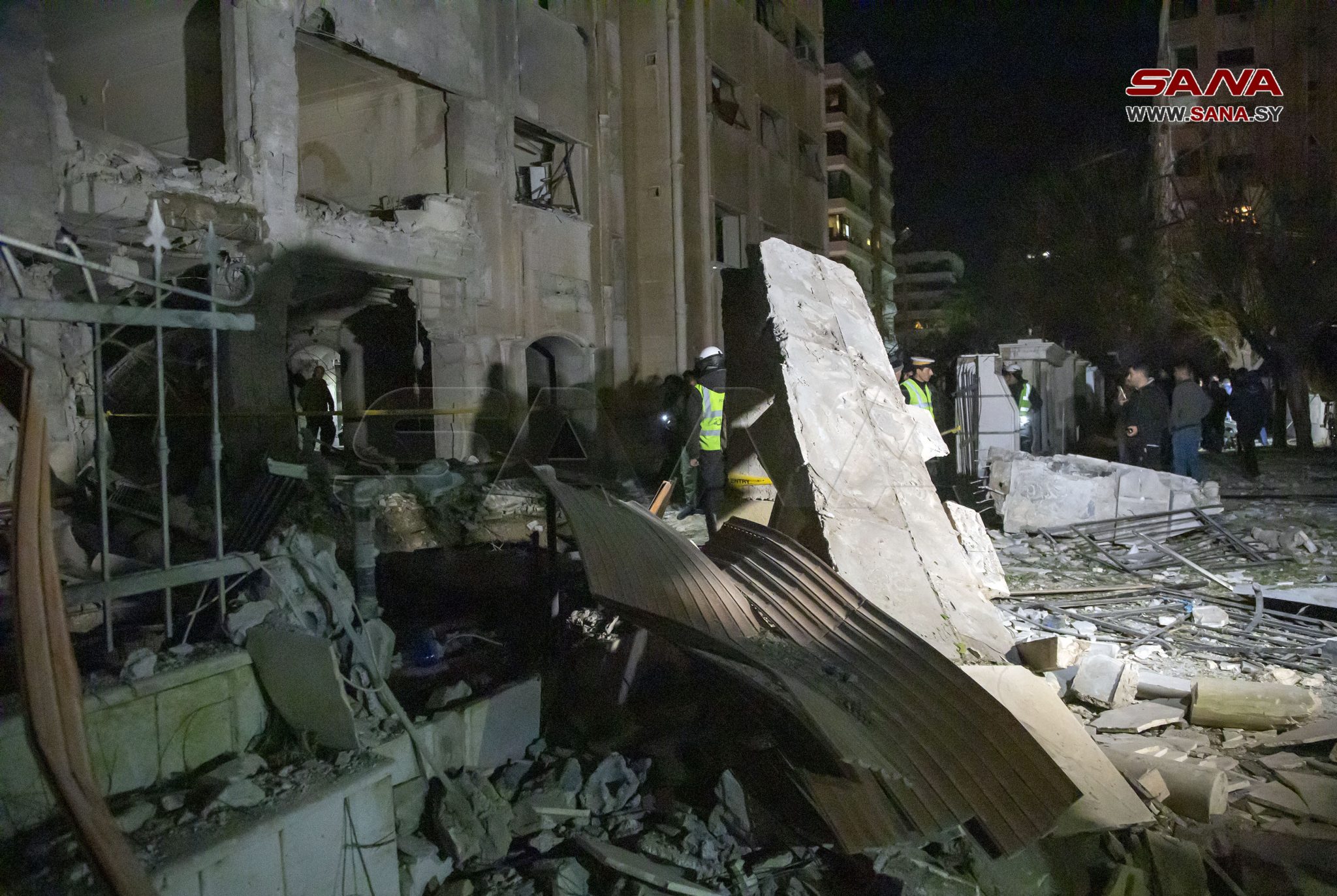 استشهاد 5 أشخاص وإصابة 15 آخرين فجر اليوم الاحد جراء عدوان إسرائيلي على دمشق ومحيطها بينها أحياء سكنية
