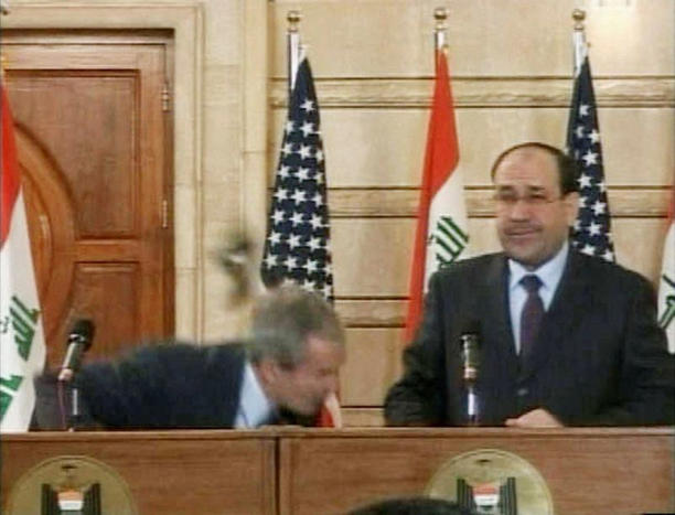 العراقي منتظر الزيدي: لست نادماً على رشق بوش بالحذاء