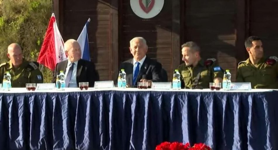 نتنياهو وغالانت (وزير الحرب المستقيل) يعلنان استمرار الهجمات، بدعوى منع نقل أسلحة إيرانية لسوريا ولبنان وغزة والضفة