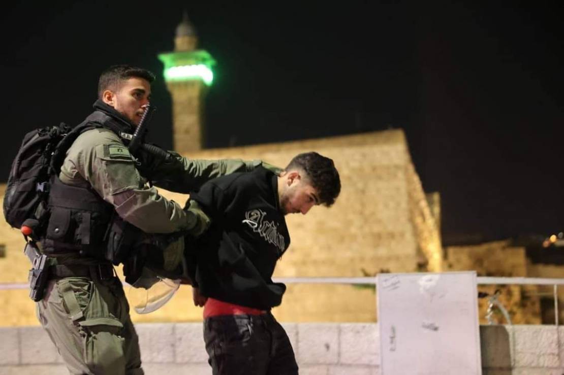 إصابات واعتقالات في المسجد الأقصى.. والمقاومة تقصف مستوطنات 