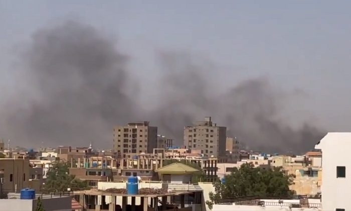 انفجار الأوضاع في السودان.. الجيش يسيطر على مداخل ومخارج الخرطوم، وحميدتي يغادر إلى مدينة الفاشر/ فيديو