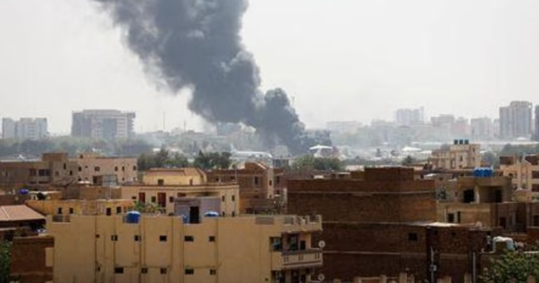 السودان قيد التخريب.. إحتدام القتال في الخرطوم بعد انتهاء أجل اتفاق وقف إطلاق النار بين المجرمين البرهان وحميدتي