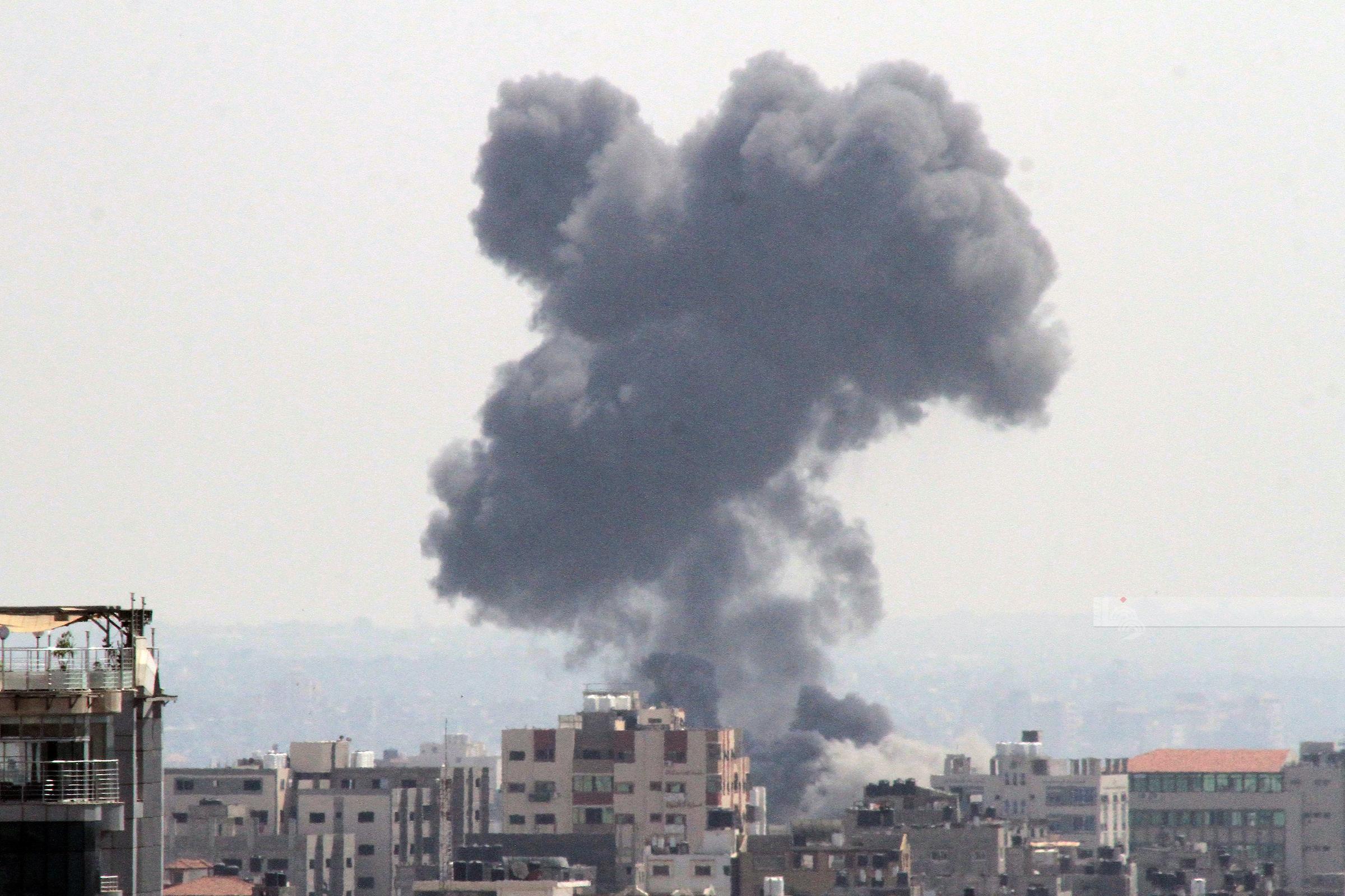 العدو يستأنف غاراته على قطاع غزة فجر اليوم الجمعة، واعداد الضحايا ترتفع الى 31 شهيداً ومئة جريح، والأنظار تتجه الى مصر
