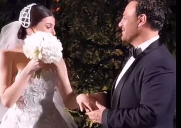 ابنة عاصي الحلاني تهدي زوجها أغنية في حفل زفافهما/ فيديو