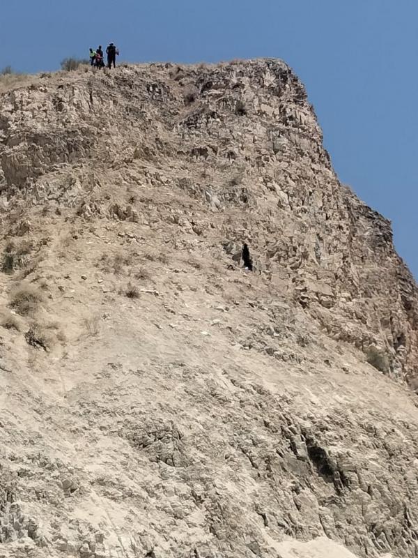 باستخدام معدات خاصة.. إنقاذ شخص من فوق مقطع صخري في إربد