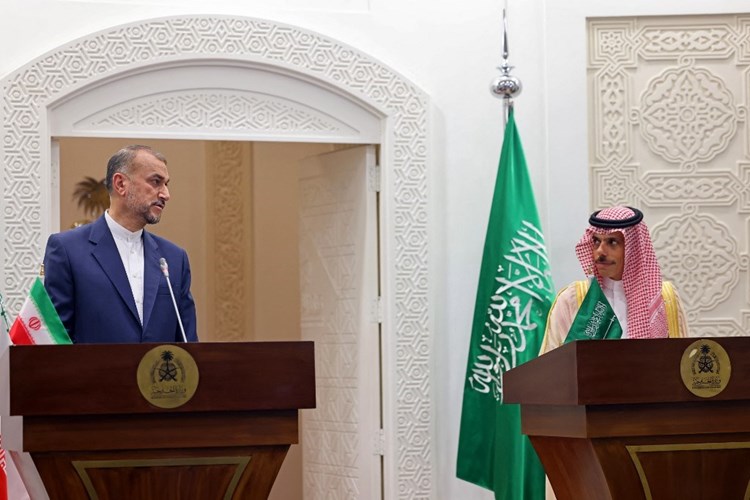 وزيرا خارجية السعودية وإيران يؤكدان من الرياض رفع مستوى التعاون بين البلدين، باعتبار ذلك نقطة مفصلية لأمن المنطقة