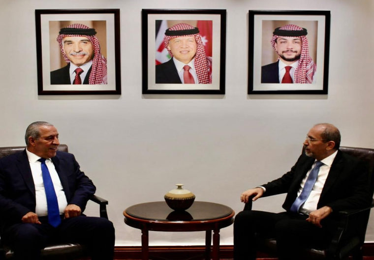 وزير الخارجية يلتقي أمين سر اللجنة التنفيذية لمنظمة التحرير الفلسطينية