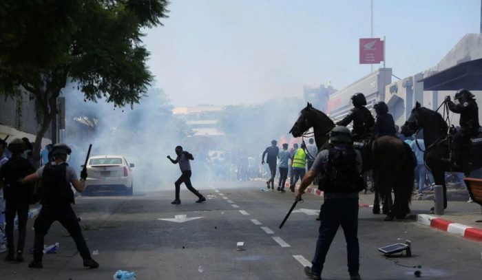 أكثر من 140 إصابة بعضها خطيرة في تظاهرات للاجئين إرتيريين جنوب تل أبيب/ فيديو