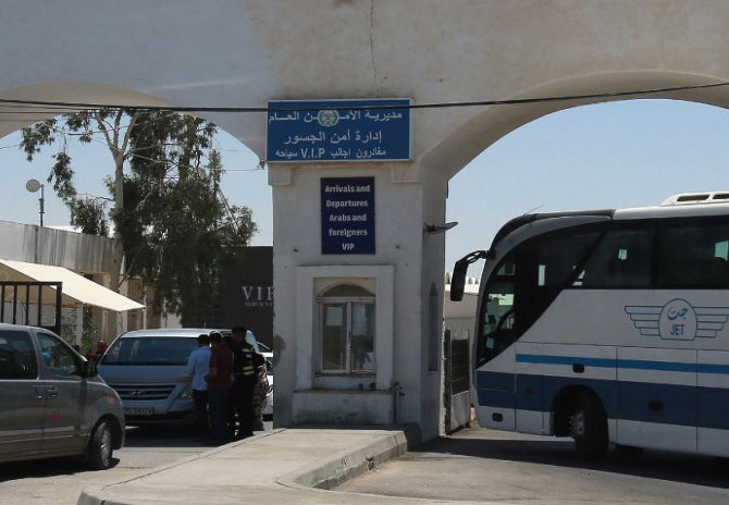 العدوان على غزة يُخفّض أعداد عابري جسر الملك حسين