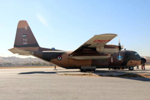 طائرة مساعدات أردنية لقطاع غزة تصل مدينة العريش المصرية