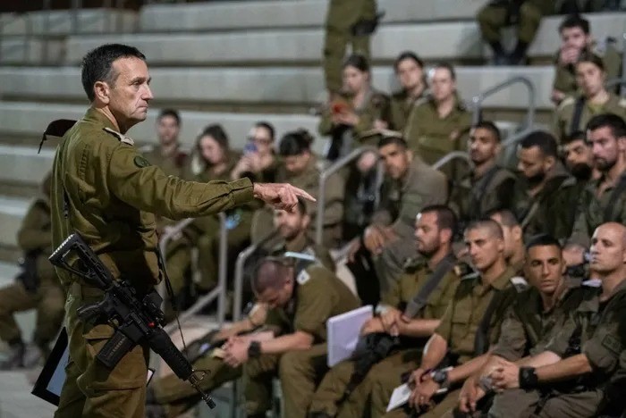 انقسام في قيادة جيش العدو حول الحرب البرية على غزة بين الخبراء المتخوفين وبين هيئة الأركان المصممة على الانتقام
