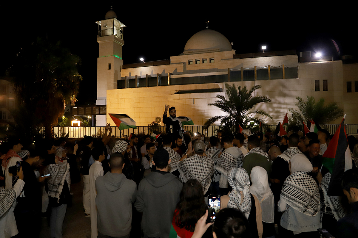 وقفة شعبية أمام مسجد الكالوتي في عمان نصرة للمقاومة بغزة