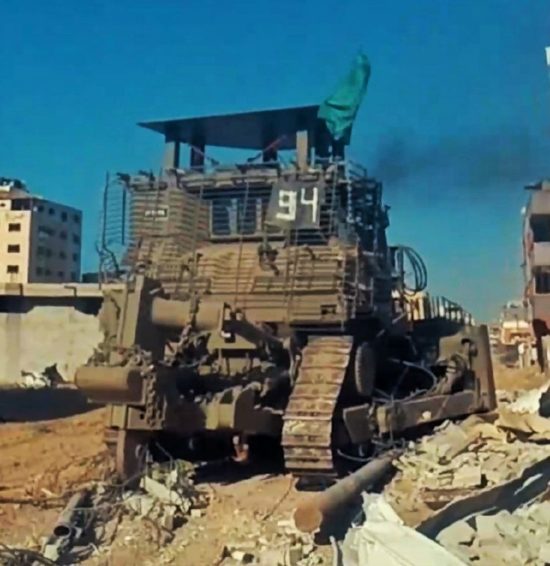 بالفيديو.. مشاهد ملحمية لأبطال القسام في سحق دبابات العدو بغزة